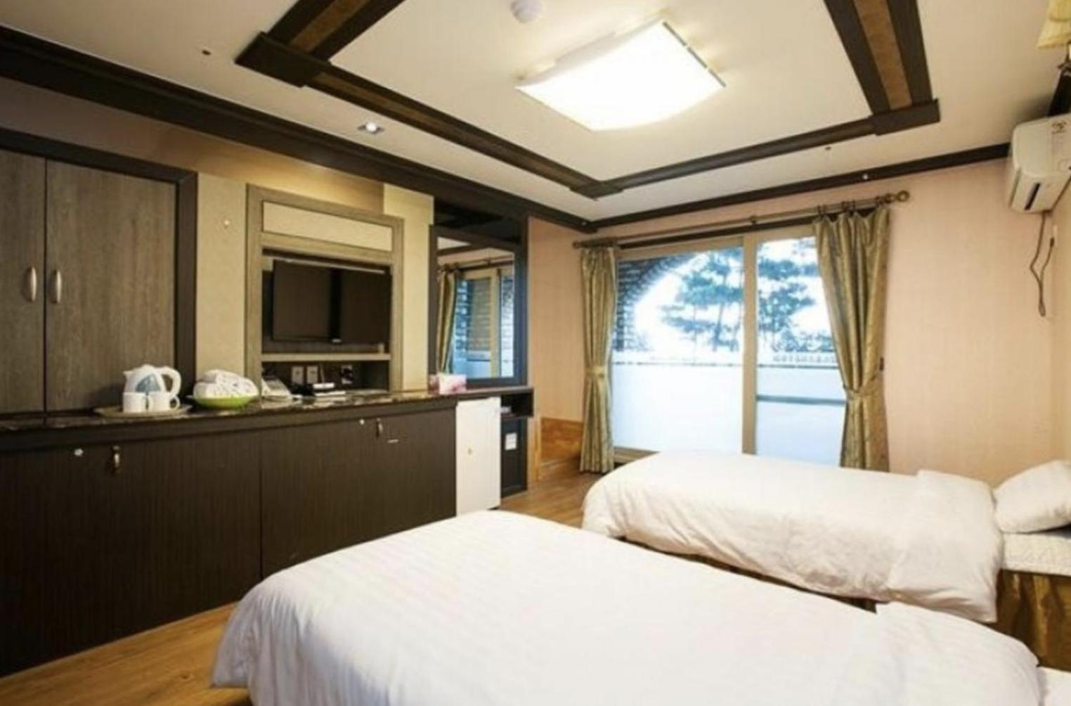 Jeju Ts Youth Hostel & Resort ซอกวีโพ ภายนอก รูปภาพ