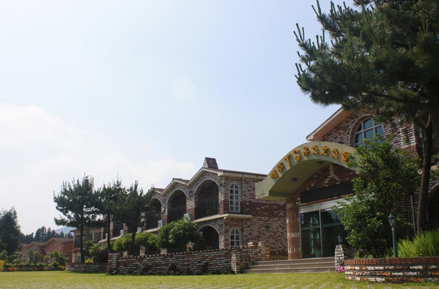 Jeju Ts Youth Hostel & Resort ซอกวีโพ ภายนอก รูปภาพ