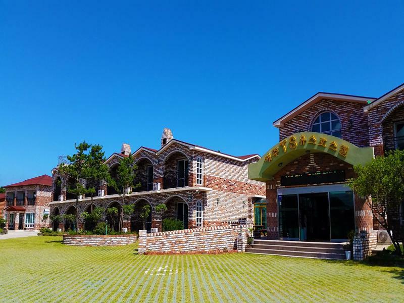 Jeju Ts Youth Hostel & Resort ซอกวีโพ ภายนอก รูปภาพ